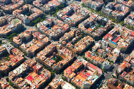 为什么巴塞罗那的建筑是方方正正的?